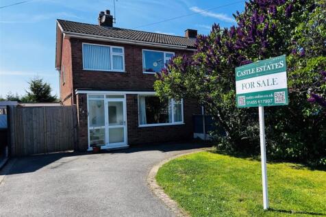 3 bedroom semi-detached house for sale