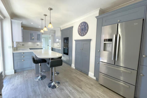 Magazine Road, Ashford, TN24 8NN 5 bed terraced house for sale
