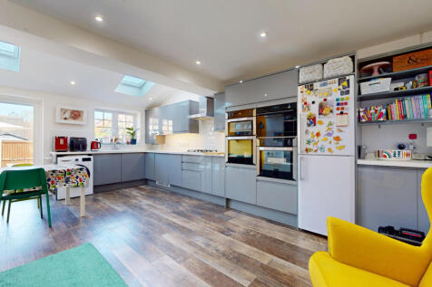 Britannia Lane, Knights Park, Ashford 3 bed semi
