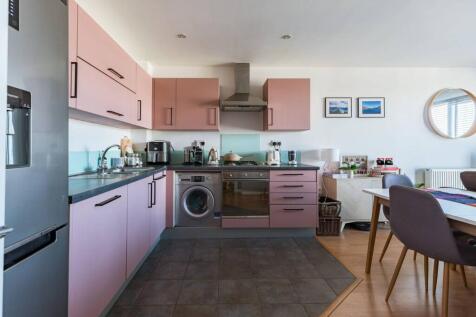 42 Violet Road, London E3 2 bed flat for sale