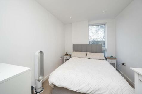 10 Seven Sea Gardens, London E3 1 bed flat for sale