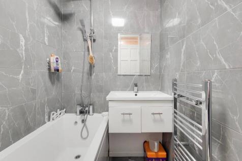 2 Weatherley Close, London E3 3 bed maisonette for sale