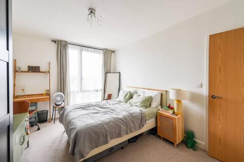 43 Devons Road, London E3 2 bed flat for sale