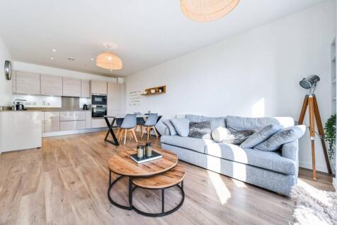 17 Nellie Cressall Way, London E3 2 bed flat for sale