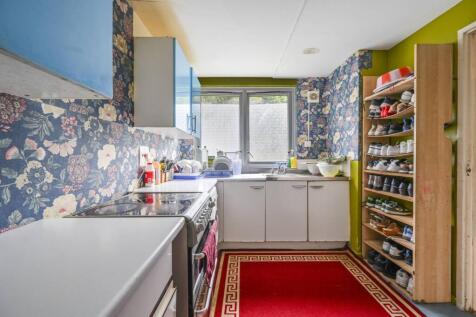 London E3 2 bed flat for sale