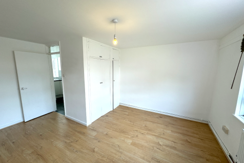 Studio flat for sale