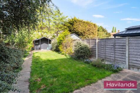 Carpenter Gardens, London 3 bed terraced house for sale