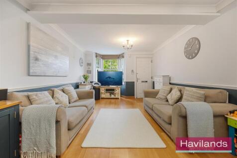 Avenue Road, London 2 bed terraced house for sale