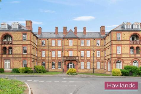 Newsholme Drive, London 2 bed flat for sale