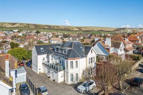 Victoria Road, Swanage 2 bed apartment for sale