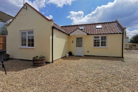 1 bedroom detached bungalow for sale