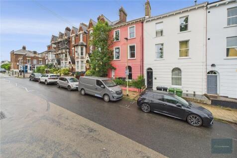 4 bedroom terraced house for sale