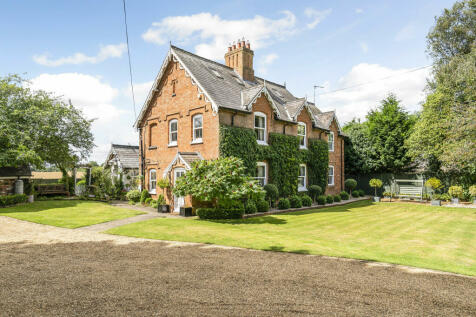 6 bedroom detached house for sale