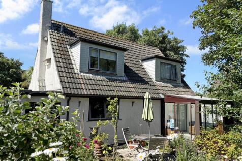 4 bedroom detached bungalow for sale