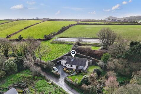 4 bedroom detached bungalow for sale