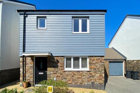 3 bedroom link detached house for sale