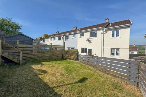 4 bedroom end of terrace house for sale