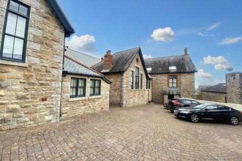 2 bedroom maisonette for sale