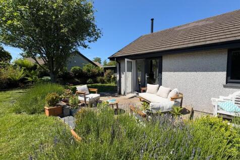 4 bedroom detached bungalow for sale