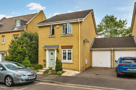 3 bedroom link detached house for sale