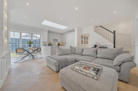 2 bedroom maisonette for sale