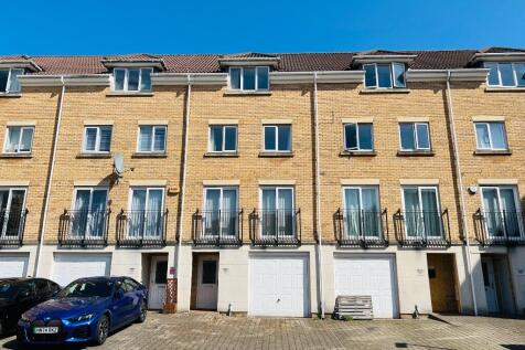 5 bedroom town house for sale