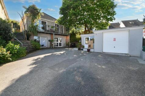 Penryn TR10 3 bed detached house for sale