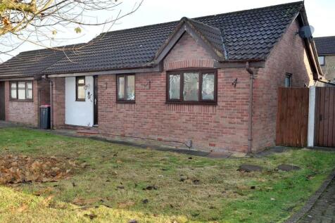 17 Broomehouse Avenue, Irlam M44 5FT 2 bed detached house for sale