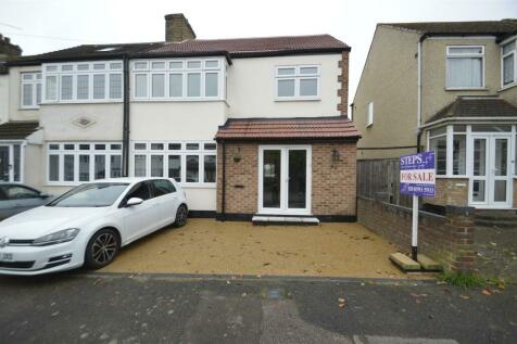 4 bedroom end of terrace house for sale