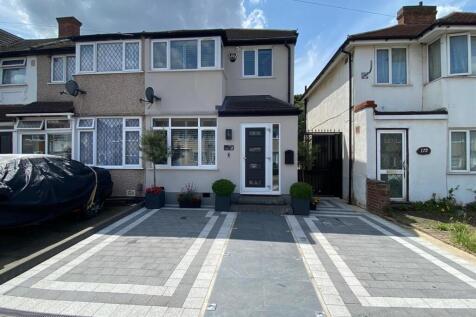 4 bedroom end of terrace house for sale