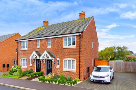 3 bedroom semi-detached house for sale