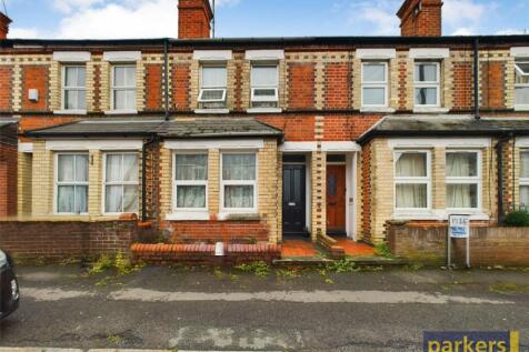 Pitcroft Avenue, Berkshire RG6 3 bed terraced house for sale