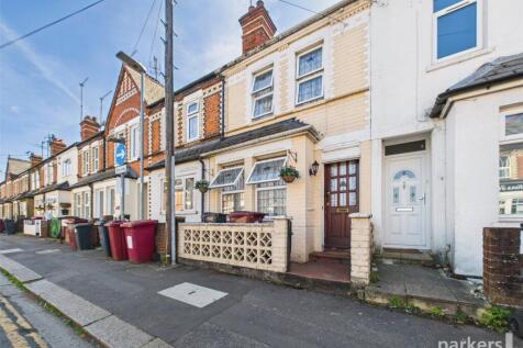 Pitcroft Avenue, Berkshire RG6 3 bed terraced house for sale