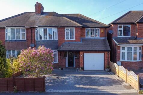 Chiltern Crescent, Reading RG6 4 bed semi