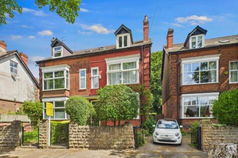 5 bedroom semi-detached house for sale
