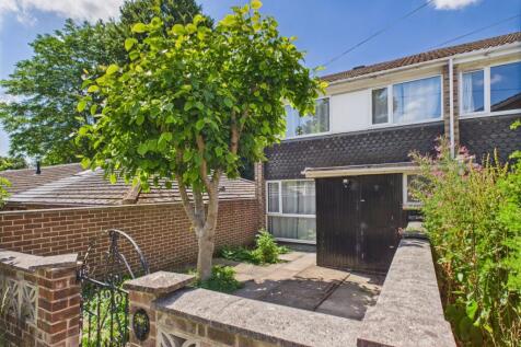 3 bedroom town house for sale