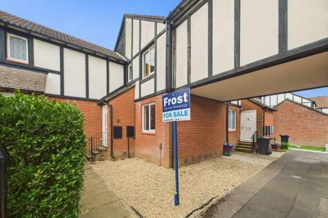 Kendal Close, Feltham, Middlesex, TW14 2 bed end of terrace house for sale