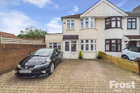 4 bedroom end of terrace house for sale