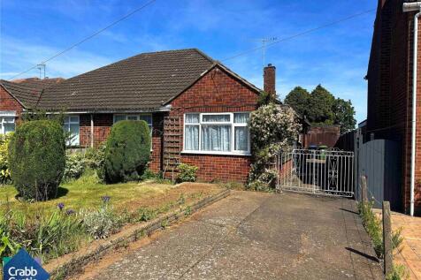 Home Farm Crescent, Whitnash, CV31 2 bed bungalow for sale