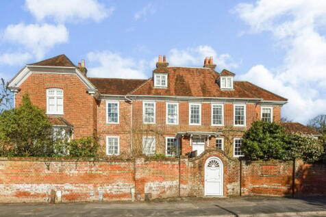 High Street, Lyndhurst, SO43 2 bed apartment for sale