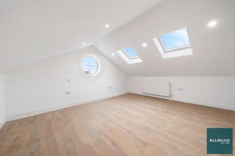 Hutton Grove, London, N12 2 bed link detached house for sale