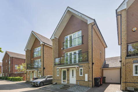 4 bedroom link detached house for sale