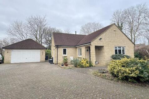 4 bedroom detached bungalow for sale