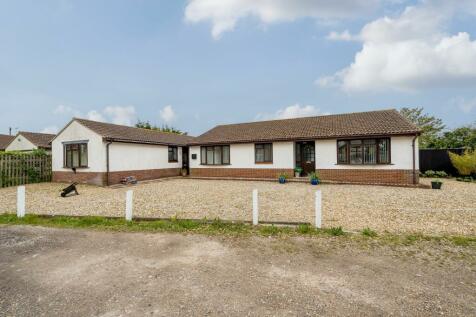 4 bedroom detached bungalow for sale