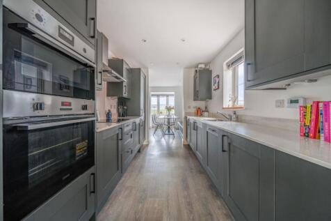 4 bedroom semi-detached house for sale