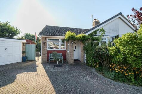 2 bedroom semi-detached bungalow for sale