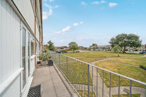 2 bedroom maisonette for sale