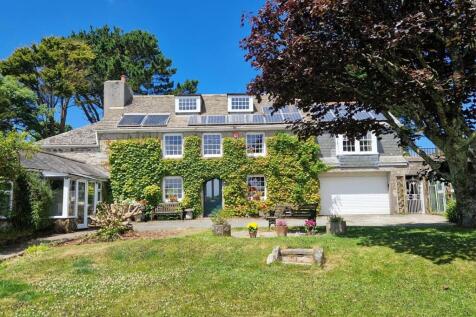 Heamoor TR20 5 bed link detached house for sale
