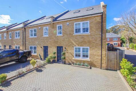 4 bedroom end of terrace house for sale