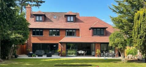 6 bedroom detached house for sale